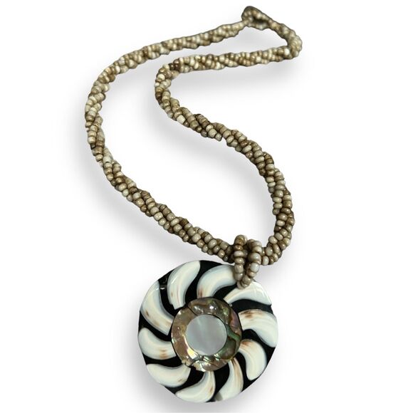 Vintage Mother of Pearl Inlay Pendant Necklace - Picture 4 of 10